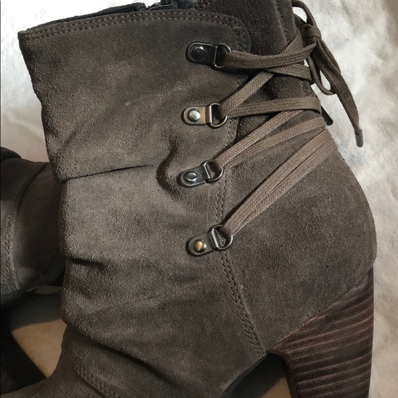 Clark’s Suede Boot - Picture 2 of 6